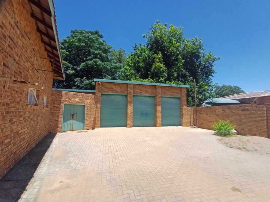 6 Bedroom Property for Sale in Makwassie North West